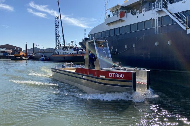 Dredge tender (1)
